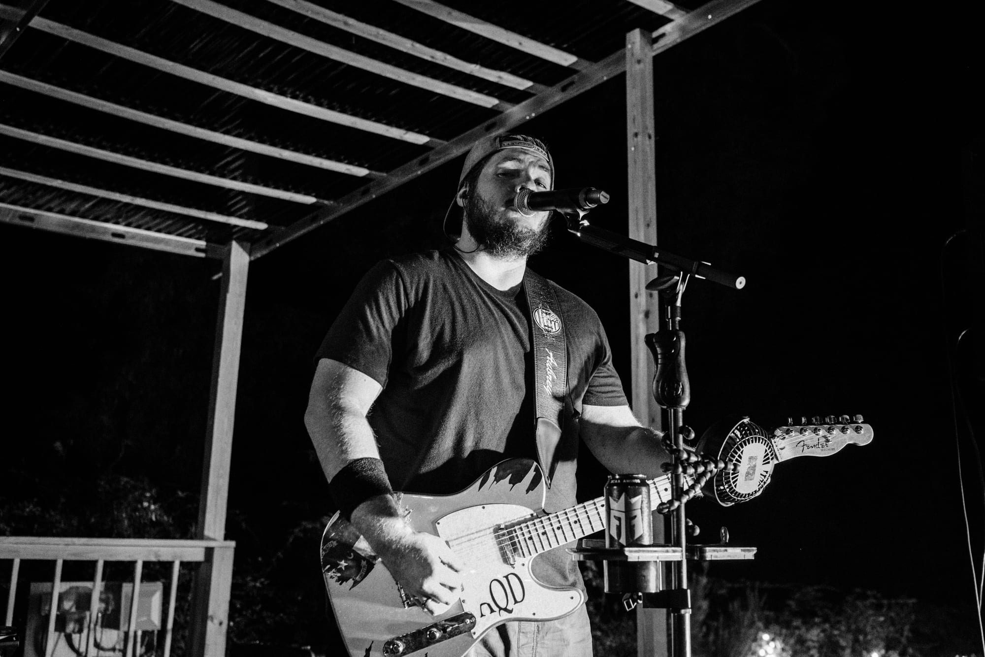 2Digh4 — Backyard Bar — photograph 1