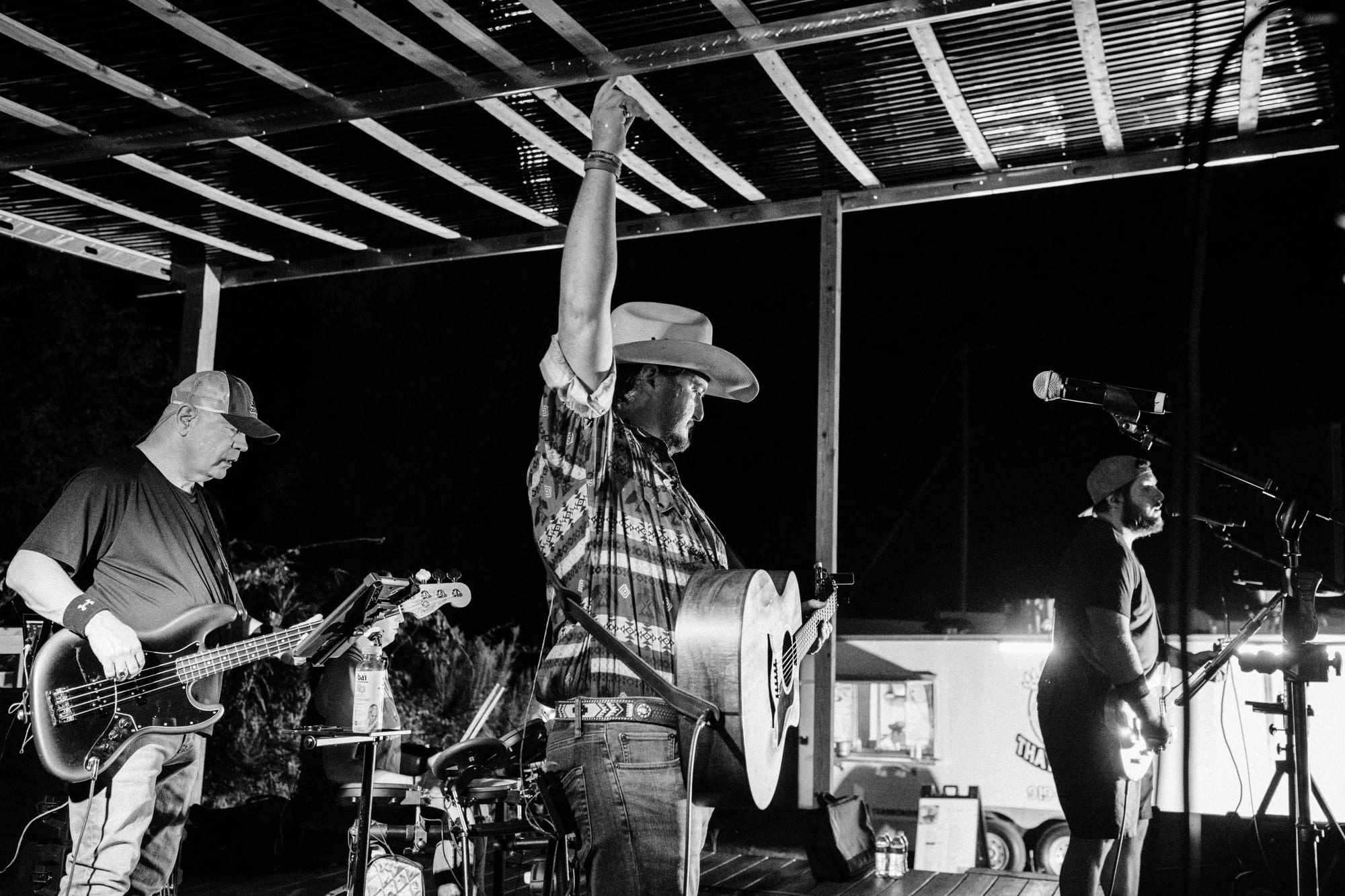 2Digh4 — Backyard Bar — photograph 2