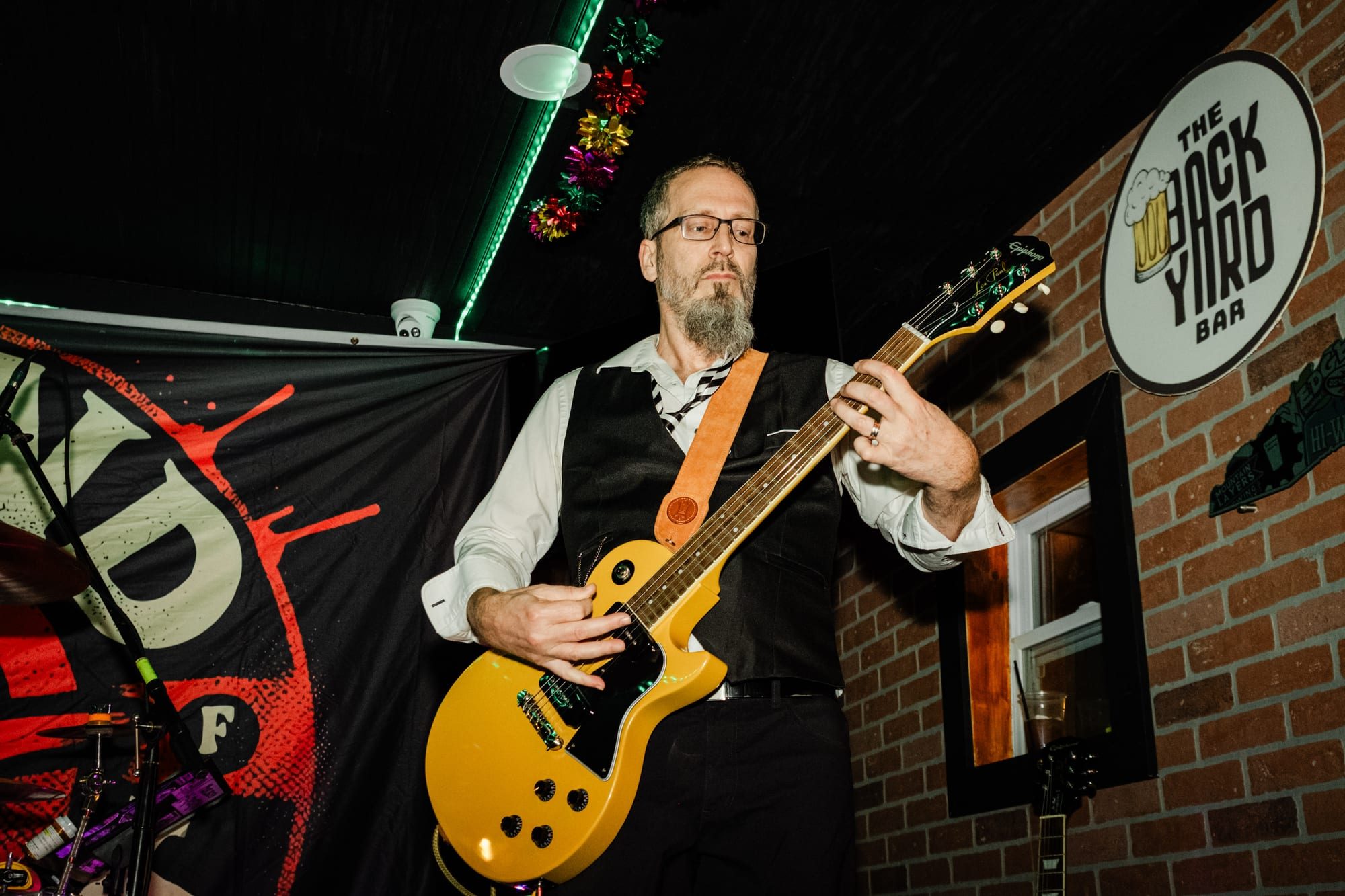Sound of Scarlet — Backyard Bar — photograph 5