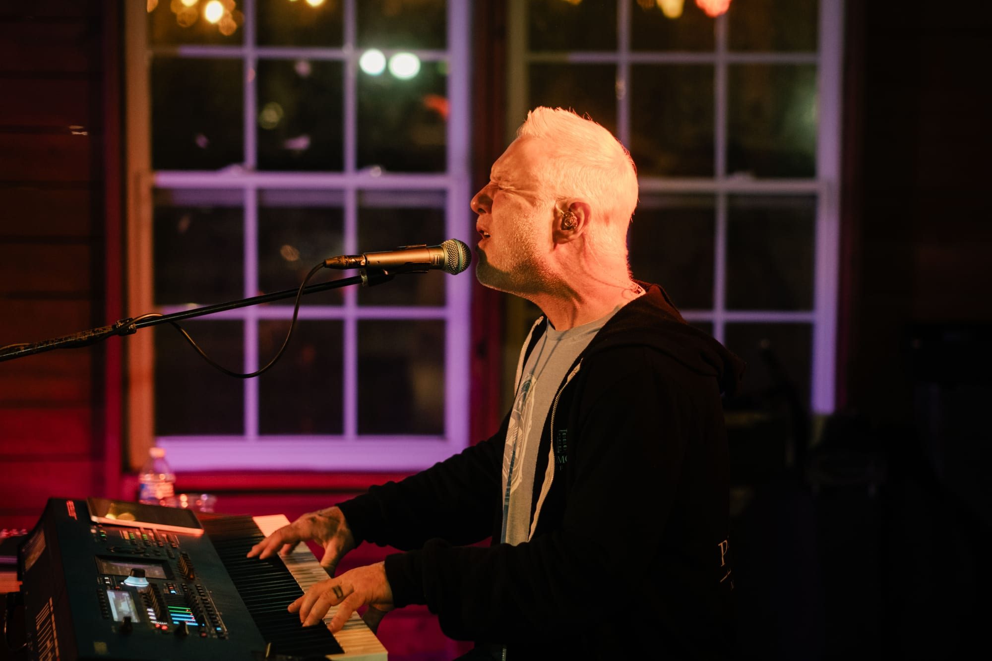 Magic Pipers — Backyard Bar — photograph 7