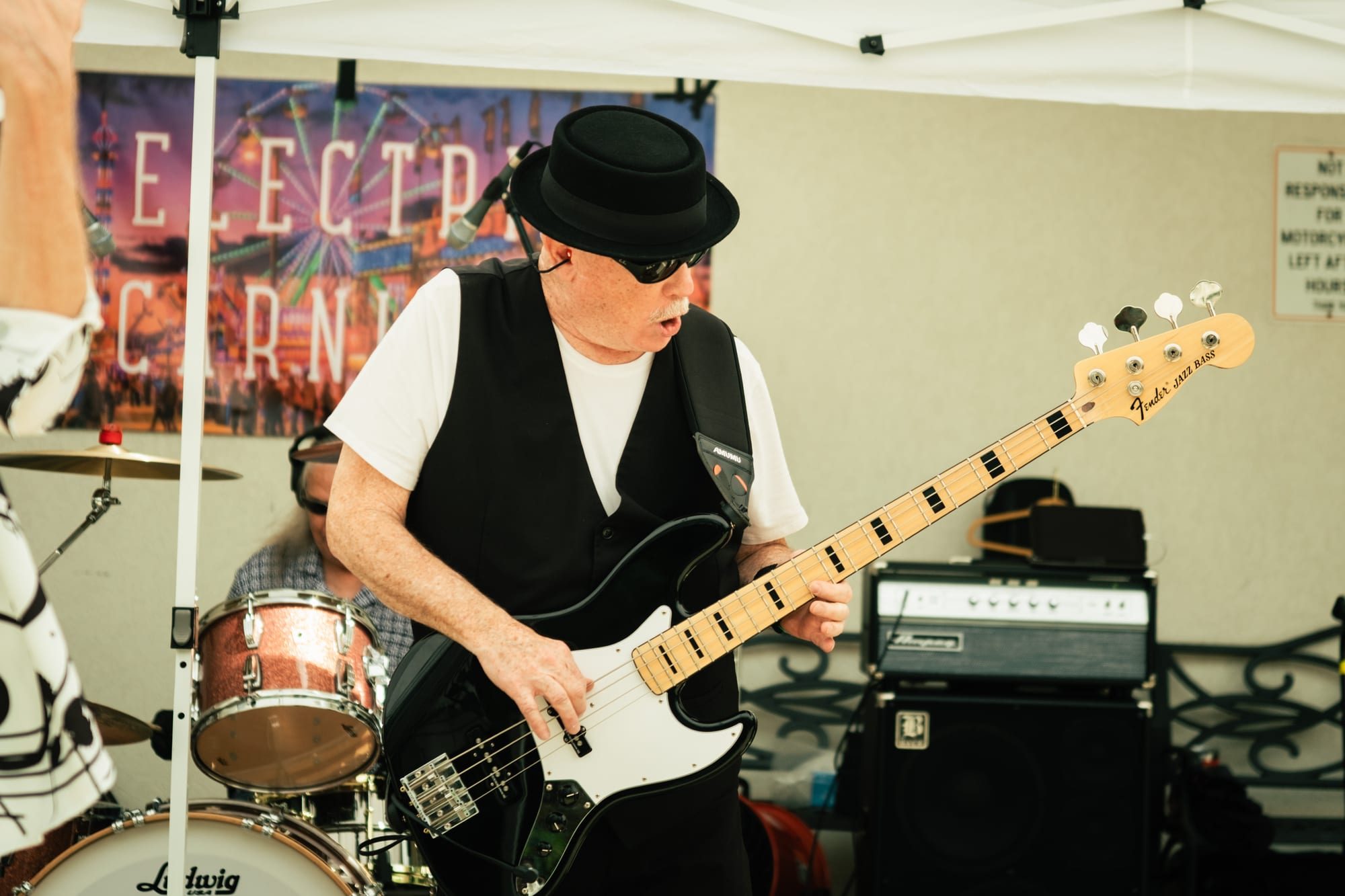 Electric Carnival — Tobacco Road — photograph 4