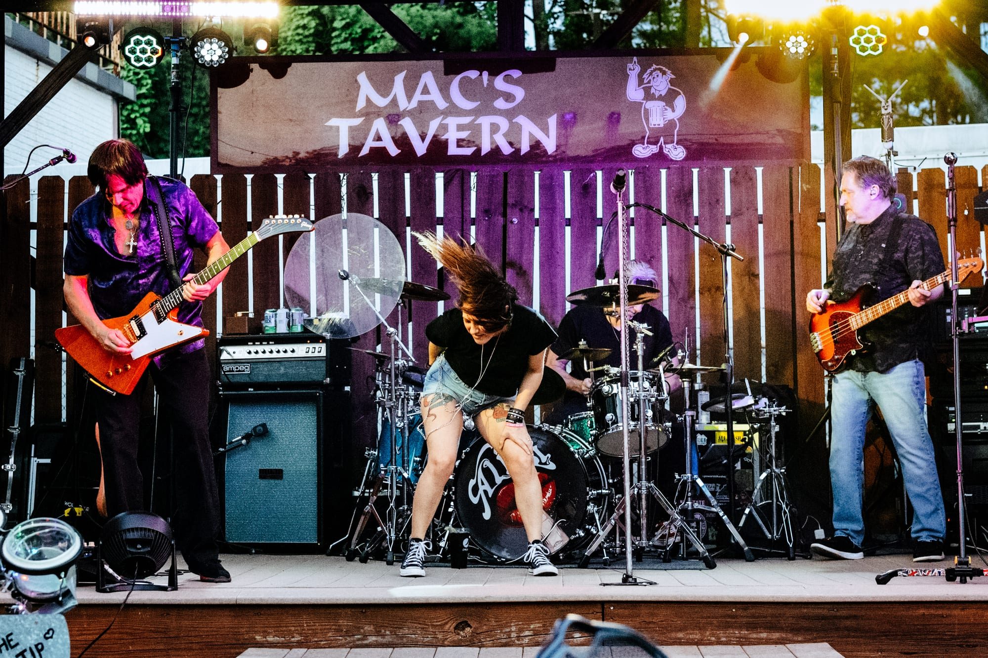 Alibi — Mac's Tavern — photograph 5