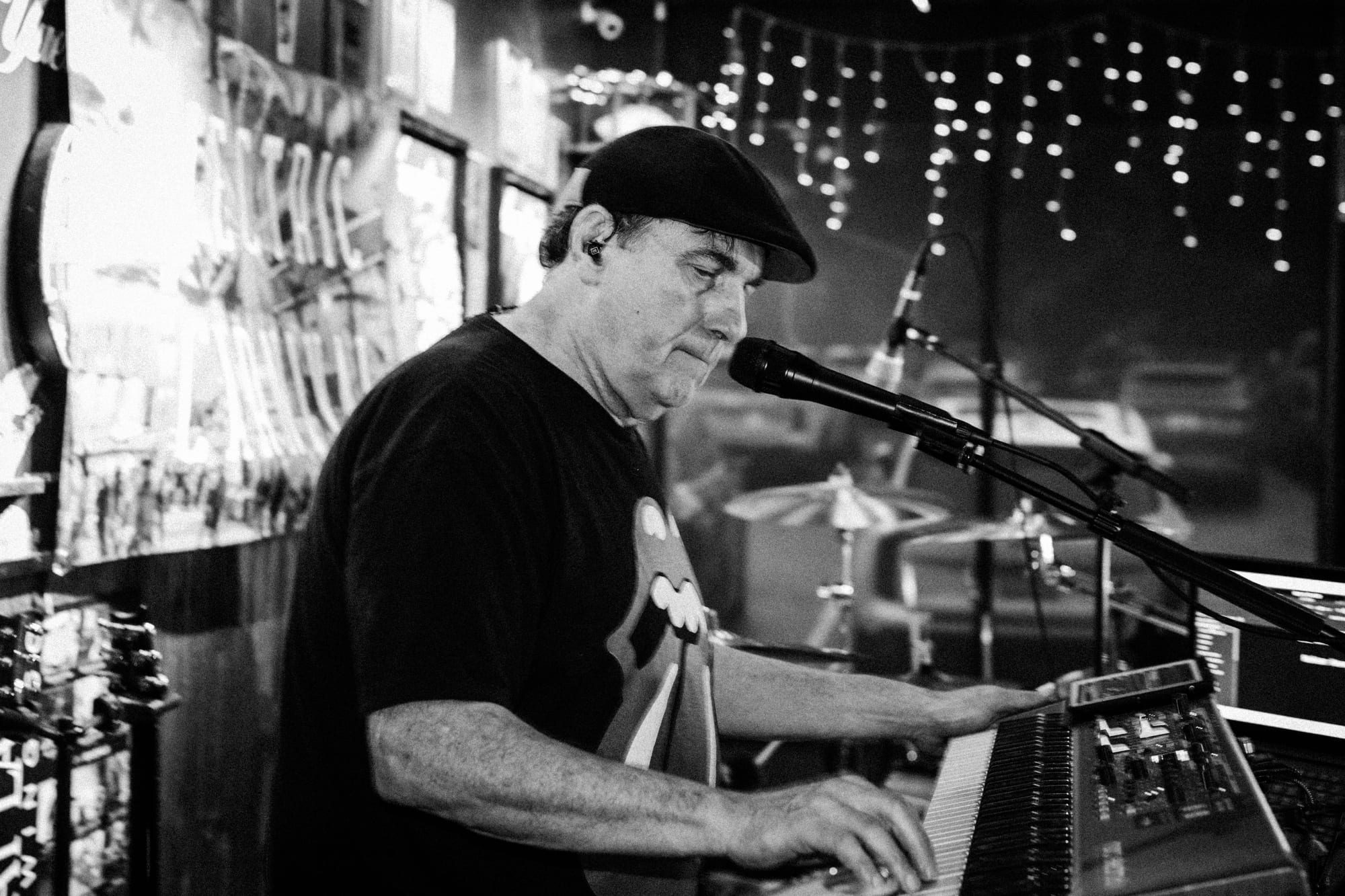 Electric Carnival — Mac's Tavern — photograph 3