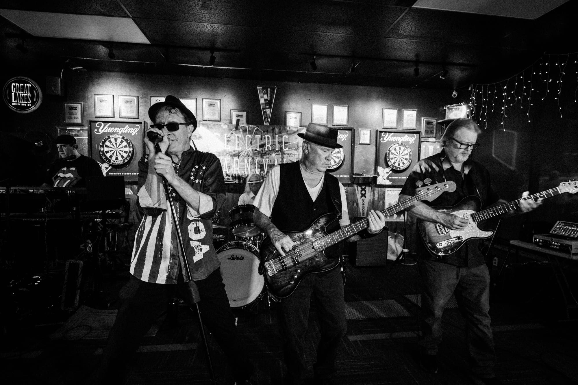 Electric Carnival — Mac's Tavern — photograph 5
