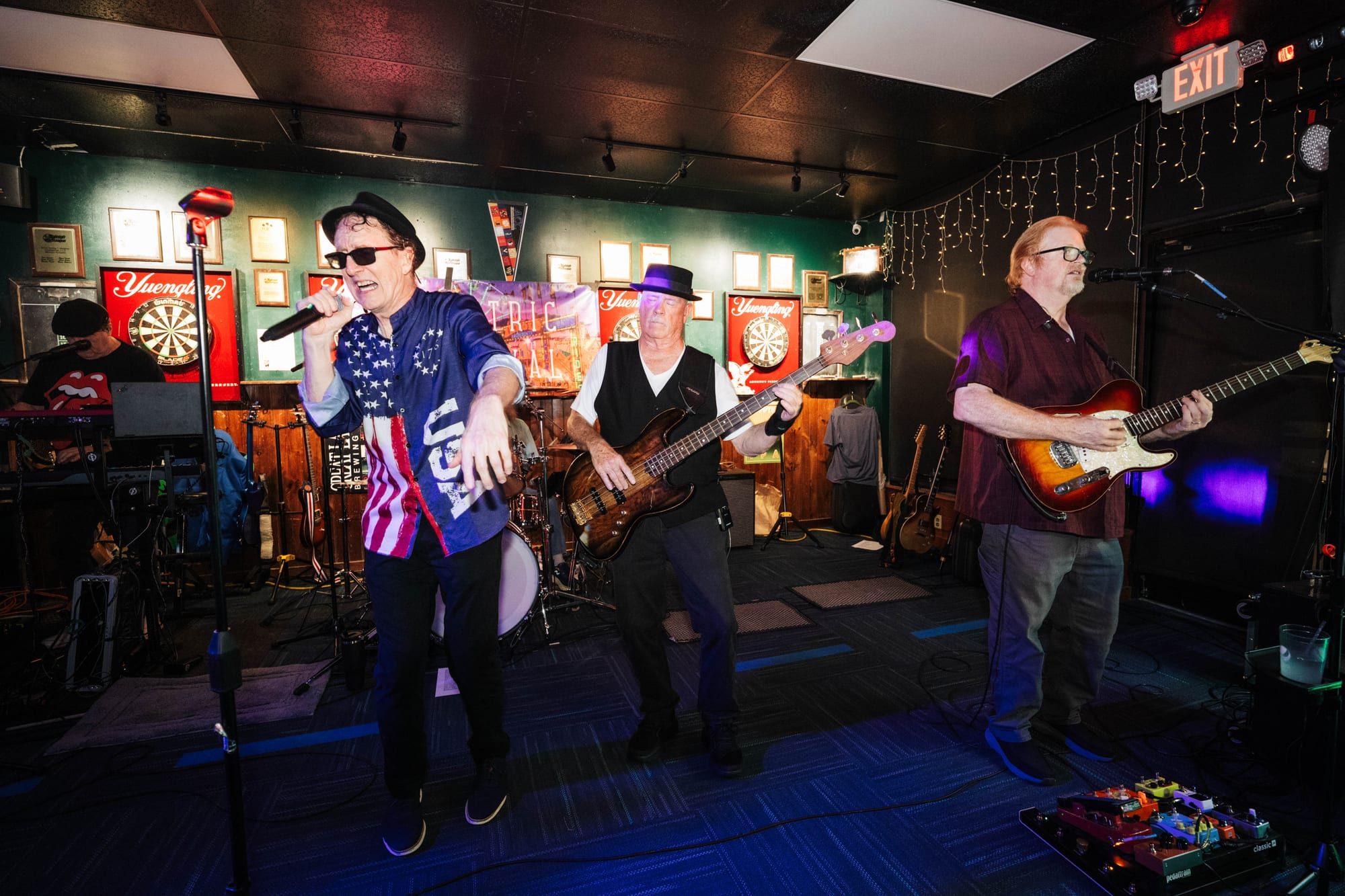 Electric Carnival — Mac's Tavern — photograph 9