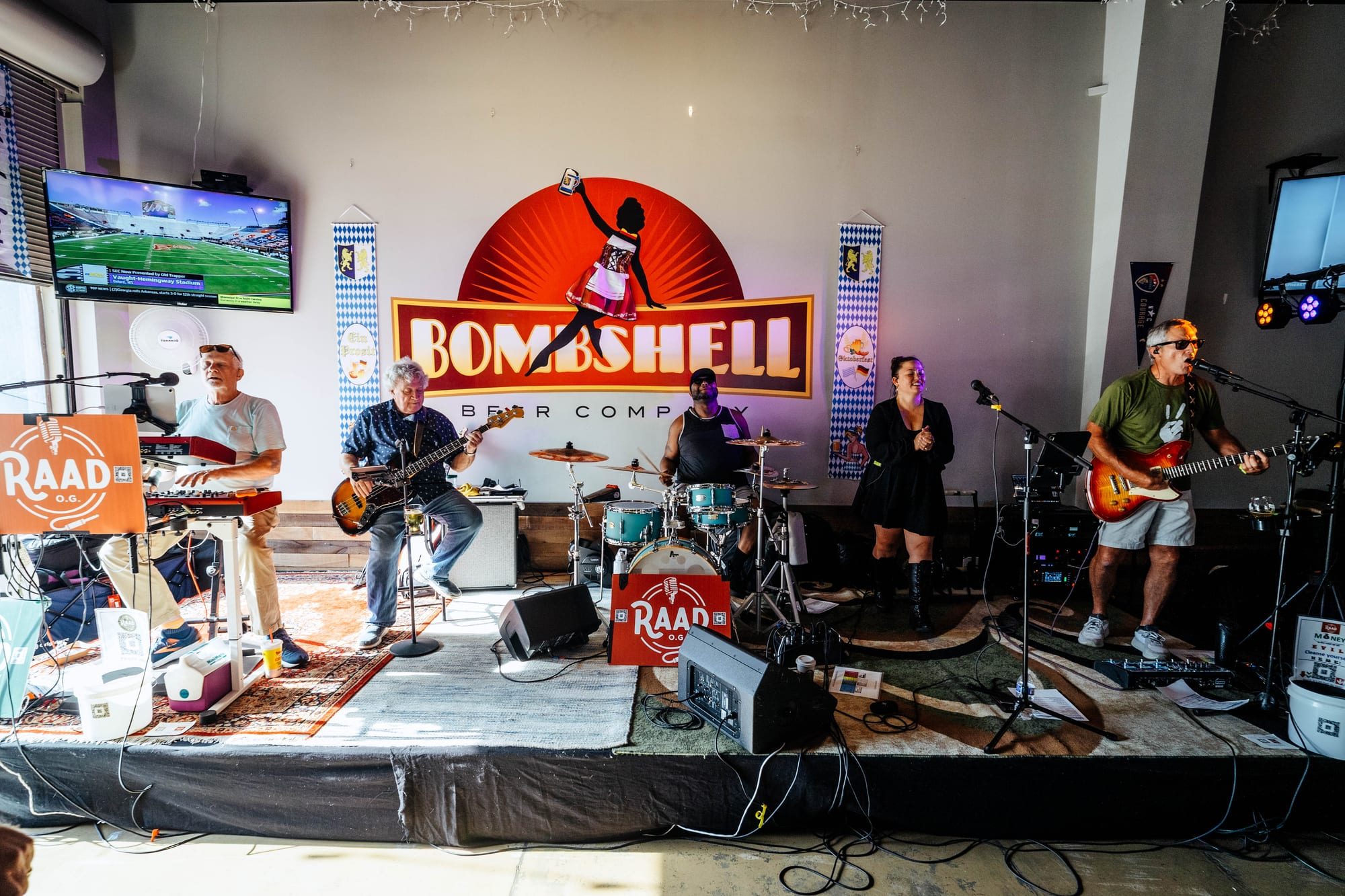 Raad OG — Bombshell — photograph 1